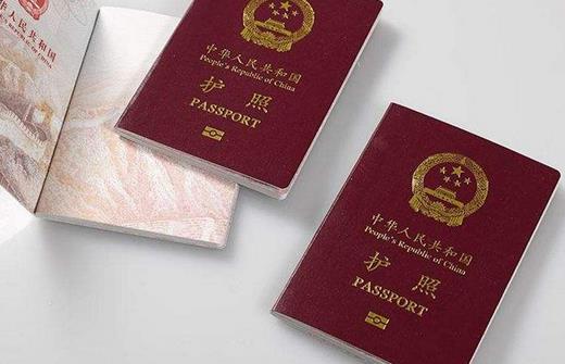 旧护照被剪角，上面有多次往返美国签证，还能与新护照一起使用往返美国吗？