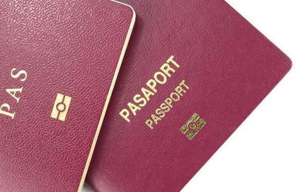 美国签证页在旧护照上，只持新护照可以入境美国吗？