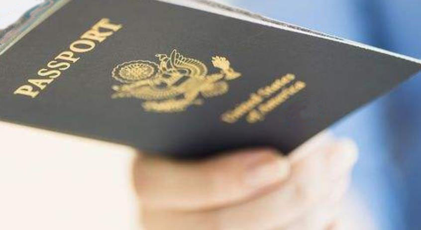 美宝想在中国换美国护照，一定要等五年到期后才能更换吗？